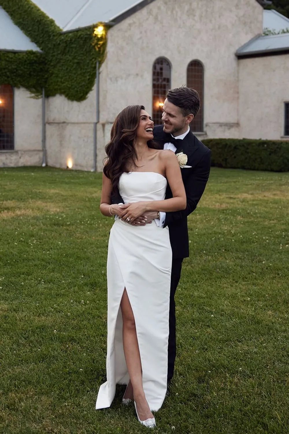 Fashion Mermaid Strapless White Pleat Satin Wedding Dresses with Slit